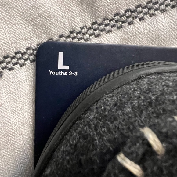 NWT dockets slippers. Comfy material with hard sole, kids size  2-3 - Picture 2 of 6